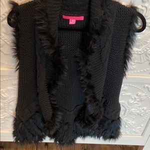 Lilly Pulitzer vest w faux fur trim- M- like new